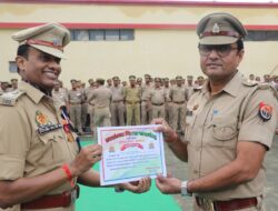 हर्षोल्लास के साथ मनाया गया 79वां स्वतंत्रता दिवस समारोह । पुलिस अधीक्षक हाथऱस द्वारा पुलिस लाइन में ध्वजारोहण कर राष्ट्रगान के साथ झण्डे को दी गई सलामी