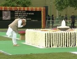 प्रधानमंत्री मोदी ने अटल बिहारी वाजपेयी की पुण्यतिथि पर श्रद्धांजलि अर्पित की