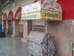 हींग का स्टॉल बंद कर स्टेशन मास्टर को थमाई चाभी, आरपीएफ प्रभारी पर लगाया यह आरोप