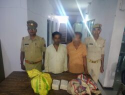 थाना सादाबाद पुलिस ने दो युवकों को 53 क्वार्टर अवैध देशी शराब के साथ गिरफ्तार किया