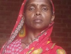 झांसा देकर महिला के कानों से कुंडल उतरवाकर ठग हुए फरार