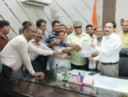 दाउजी मेले के पत्रकार सम्मेलन पर नीरज चक्रपाणि की पत्रकार साथियों के साथ जोरदार दावेदारी”