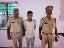 सादाबाद पुलिस ने एक चोर को किया गिरफ्तार, कब्जे से फिरोजाबाद से चोरी की एक जेसीबी मशीन व एक टैक्ट्रर बरामद