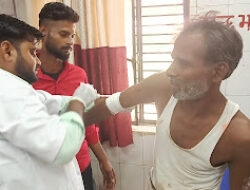 नाश्ते के रुपए मांगने पर दुकानदार को दबंग ने जमकर पीटा,पीड़ित ने रो रोकर सुनाई आपबीती, पुलिस से लगाई न्याय की गुहार