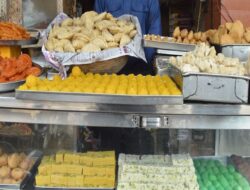 करवा चौथ दीपावली त्यौहारों के पूर्व ही सिंथेटिक प्रदूषित वासी मिठाई के लगने लगे अंबार