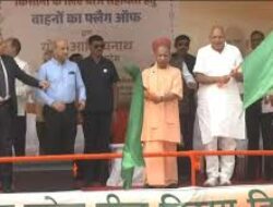 सीएम योगी ने पंजाब के बाढ़ प्रभावित किसानों के लिए भेजी 1,000 क्विंटल गेहूं बीज की सहायता