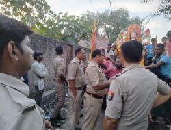हाथरस से ब्रेकिंग न्यूज़:- दुर्गा मूर्ति विसर्जन को लेकर दो पक्षों में मारपीट, पुलिस ने मामला संभाला