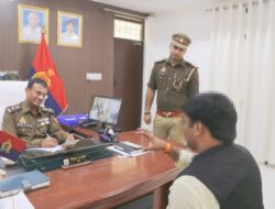 पुलिस अधीक्षक हाथरस श्री चिरंजीव नाथ सिन्हा द्वारा पुलिस कार्यालय में जनसुनवाई की