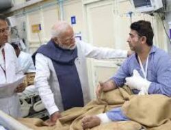 प्रधानमंत्री मोदी भूटान से लौटने के बाद एलएनजेपी अस्पताल में लाल किला धमाके के पीड़ितों से मिलने गए