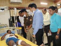 जिलाधिकारी और पुलिस अधीक्षक ने दुर्घटना में हुए घायलों का हाल-चाल जाना