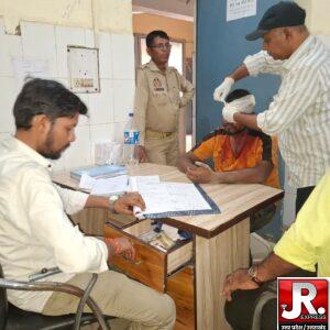 सासनी में जमीन पैमाइश के दौरान दबंगों ने किया पिता-पुत्र पर हमला