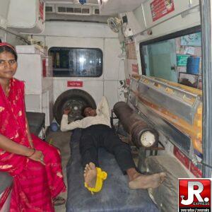 अज्ञात वाहन की टक्कर से साइकिल सवार दंपति घायल