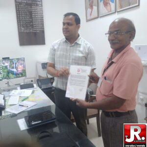 निःशुल्क जल वितरण के लिए सासनी दिव्यांग सशक्तिकरण संस्था सम्मानित