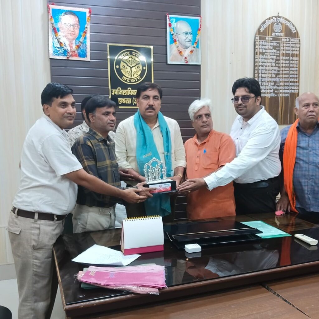 HATHRAS राष्ट्रीय मुद्रा बरामदगी पर एसडीएम का व्यापार मंडल ने किया सम्मान