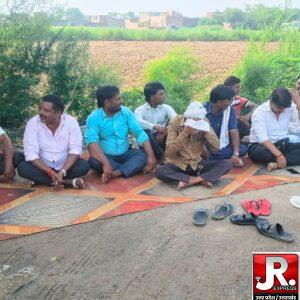 HATHRAS सड़क और बिजली की समस्याओं को लेकर भाकियू टिकैत का अनिश्चितकालीन धरना शुरू,
