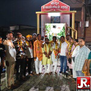 Hathras:हरियाली तीज पर श्री चमत्कारी गणेश मंदिर में सजा भव्य फूल बंगला, 51 दीपों से हुई महाआरती