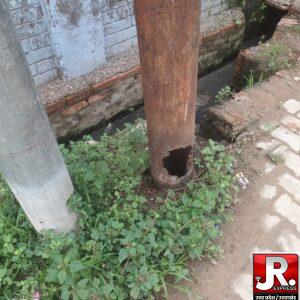 नानऊ मार्ग पर हादसे को न्योता दे रहा खोखला बिजली का पोल,