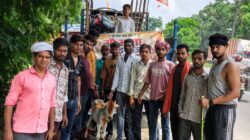 hathras: रुदायन से रामघाट रवाना हुआ कांवड़ियों का जत्था, गौमाता को ‘राष्ट्रमाता’ घोषित कराने का लिया संकल्प