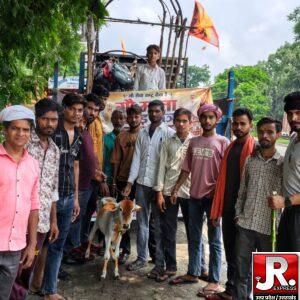 hathras: रुदायन से रामघाट रवाना हुआ कांवड़ियों का जत्था, गौमाता को ‘राष्ट्रमाता’ घोषित कराने का लिया संकल्प
