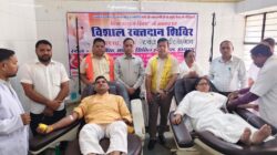 विश्व बंधुत्व दिवस पर जिला प्रचारक ने किया रक्तदान