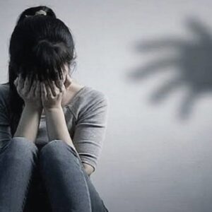 Hathras; घर अकेले पाकर युवती से छेड़छाड़, विरोध करने पर जान से मारने की धमकी देकर हुआ आरोपी फरार